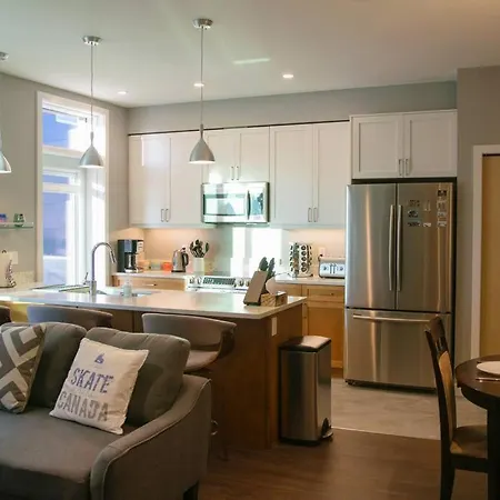 Bright Modern Stylish Condo In Heart Of Downtown Whitehorse Exterior photo