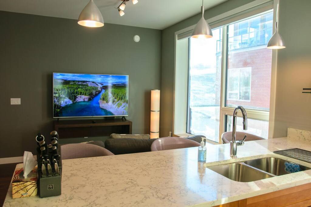 Bright Modern Stylish In Heart Of Downtown * Whitehorse